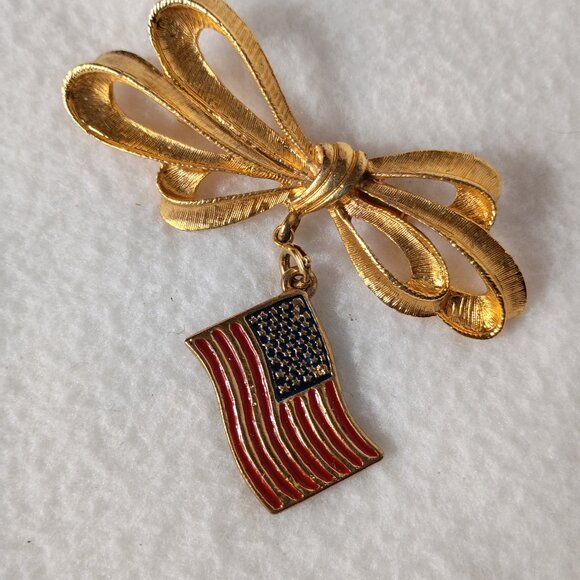 Phister ENT Jewelry - VTG Gold Tone Bow USA Flag Charm Brooch Pin Patriotic 4th of July Jewelry Enamel